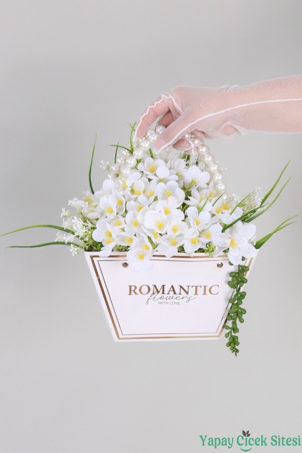 Yapay Çiçekli Romantic İnci Kulp Çantalı Aranjman Model 44 - 1
